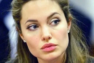 Angelina Jolie retira ovários após serem detectados sinais de câncer