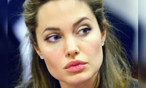Angelina Jolie sofre acidente de carro em Los Angeles, nos EUA