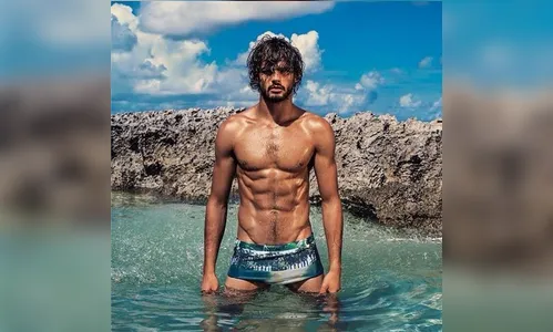 Suposto affair de Marquezine, Marlon Teixeira mostra corpaço de sunga