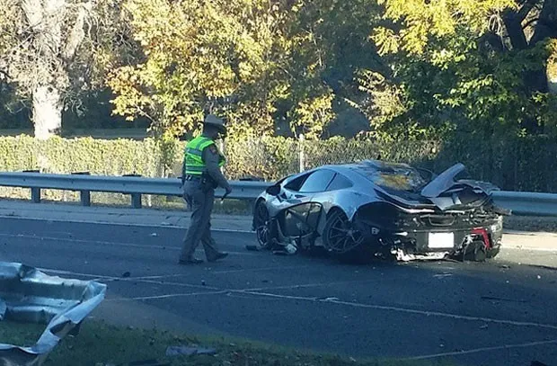 Motorista bateu McLaren P1 perto de Dallas (Foto: Reprodução/ Instagram/Davesplace)