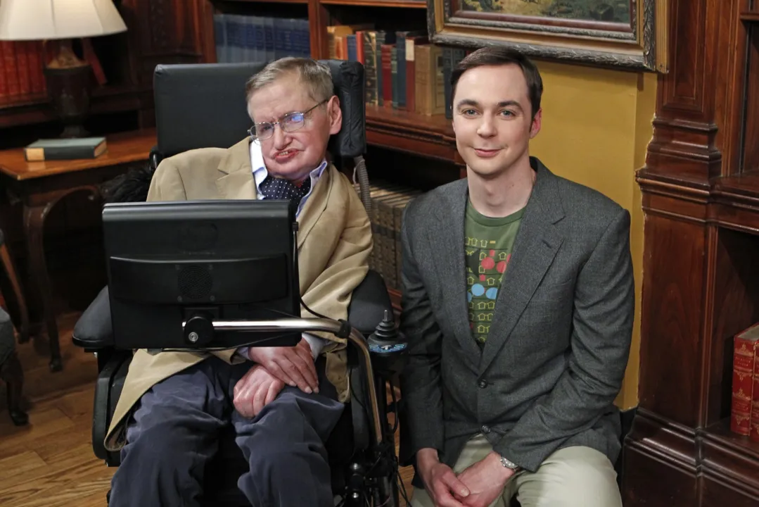 Hawking (esquerda) é considerado um dos maiores cientistas vivos na atualidade - Foto: DIvulgação