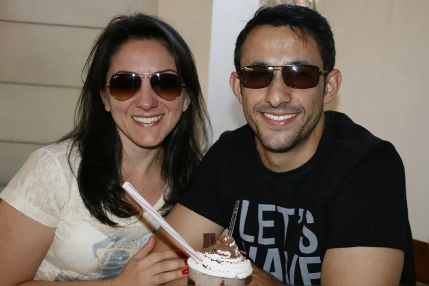  Erica Rodrigues e Adriano Barros  