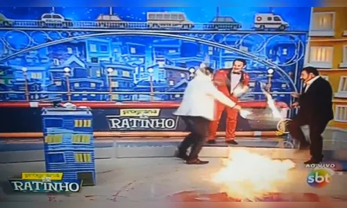 Luís Ricardo pega fogo durante brincadeira com tochas no Programa do Ratinho
