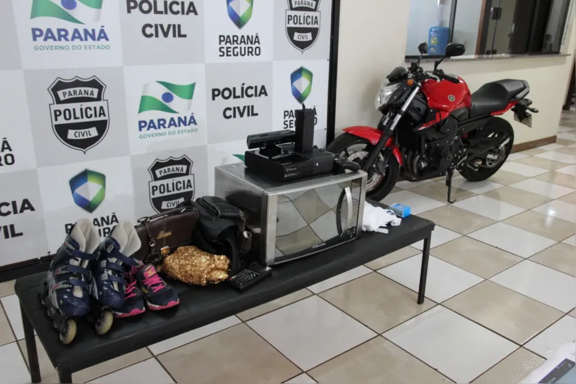  Diversos materiais oriundos de furtos e roubo foram apreendidos - Foto: Dirceu Lopes 