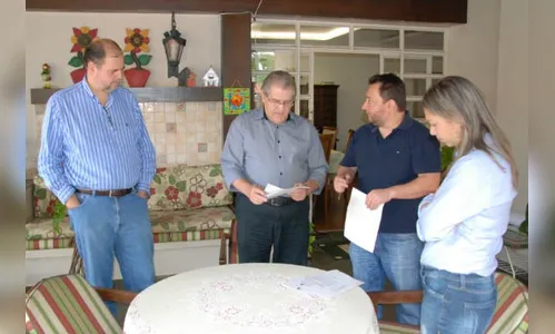 Após ser cassado, prefeito de Rolândia entrega cargo