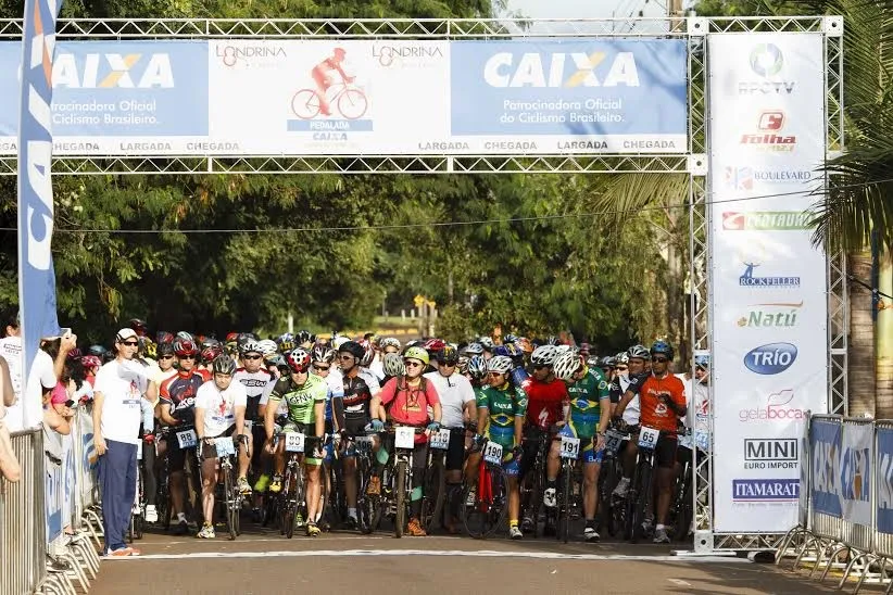 Cerca de 300 ciclistas aproveitaram a manhã de sol deste domingo, 14 de dezembro, para participar da primeira Pedalada Caixa em comemoração aos 80 anos de Londrina - Foto: Divulgação
