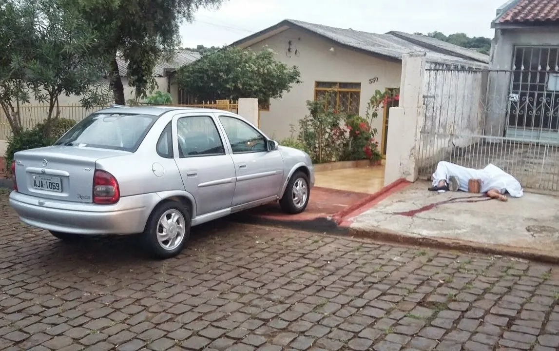 Mulher é assassinada a facadas pelo ex-companheiro em bairro de Apucarana - Foto:  TNONLINE