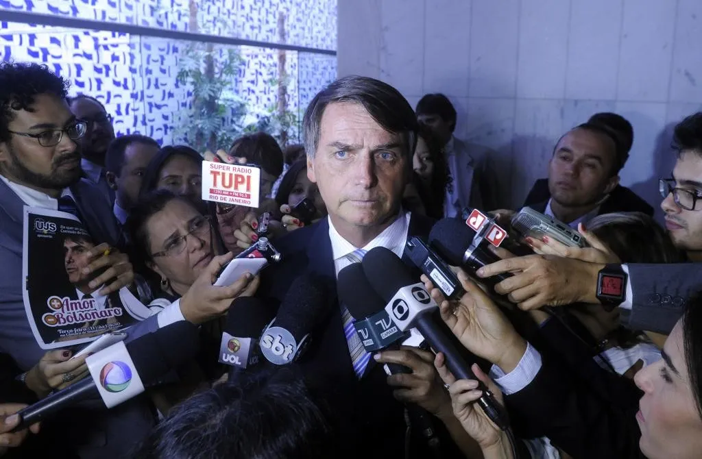 Bolsonaro parece que não tem sossego, nem com seus filhos. (Foto: Reprodução)