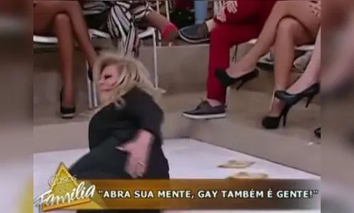 Cristina Rocha cai em programa e quebra tornozelo