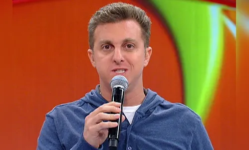 ​Luciano Huck é criticado após gafe com ex-esquiadora