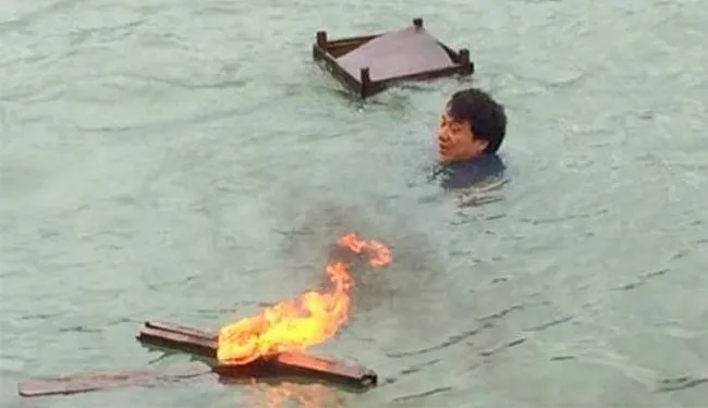 Jackie Chan se jogou no mar para tenta resgatar o câmera