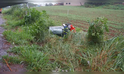Capotamento deixa motorista ferido em Jardim Alegre