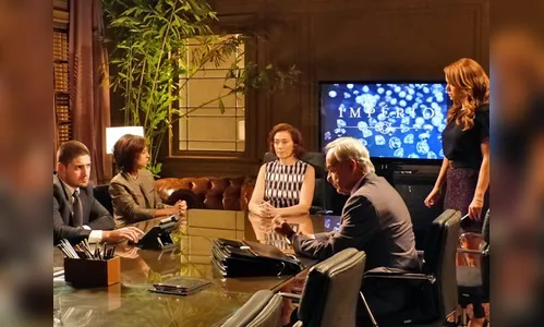 Cristina se revolta ao descobrir que Maria Marta vai exumar o corpo de Zé