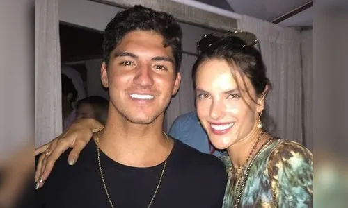 Gabriel Medina tieta Alessandra Ambrósio, musa da Victoria’s Secret
