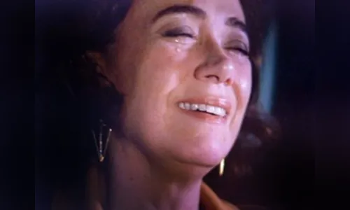 Maria Marta abre túmulo de Zé Alfredo e entra em desespero