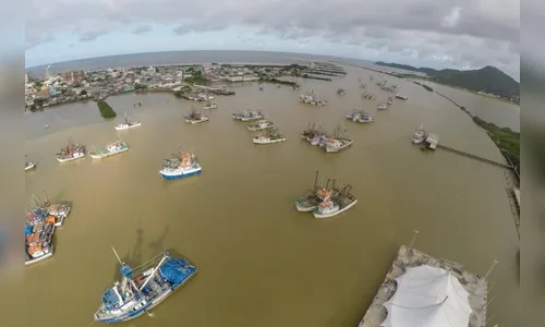 Após 24 horas, pescadores encerram bloqueio de transatlântico em SC