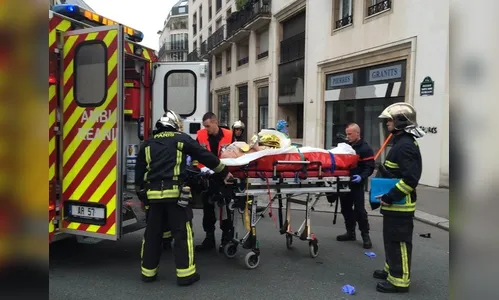 Ataque em sede de revista em Paris deixa 12 pessoas mortas