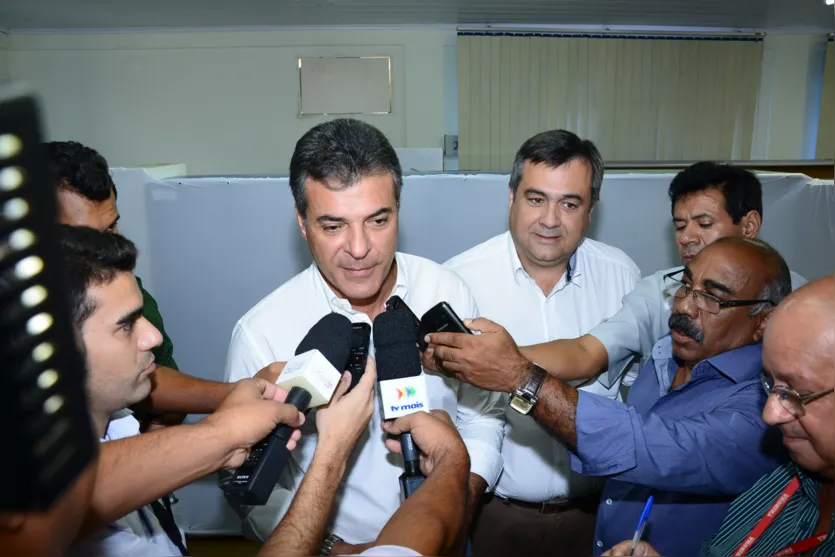  O prefeito de Apucarana, Beto Preto, acompanhou a visita do governador - Foto: Delair Garcia 