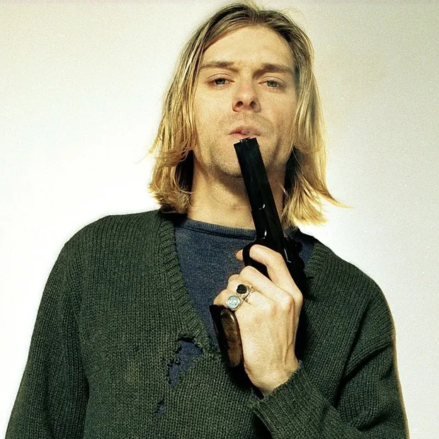 Kurt Cobain em foto polêmica que serviu de encarte para um de seus disco (Foto: Reprodução)