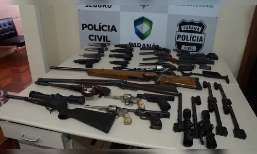 Polícia Civil apreende arsenal com fuzis e milhares de munições em Faxinal