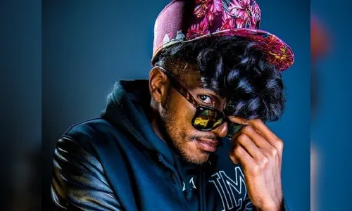 ​Rapper gay, Rico Dalasam quer unir orgulho negro e LGBT na 