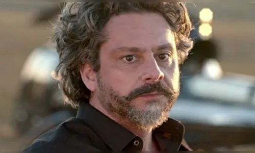 Império: José Alfredo se esconde na casa de Maria Ísis