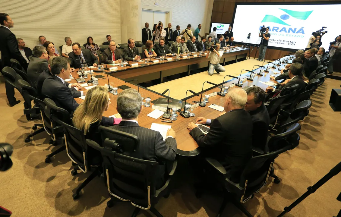 Governador Beto Richa durante reunião com secretariado - Foto: Arnaldo Alves/ANPr