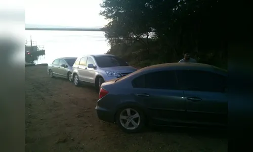 ​PRF recupera três carros roubados que transportavam cigarros do Paraguai