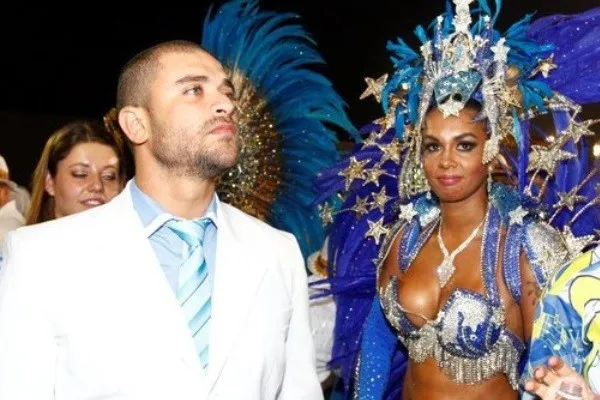 Diogo Nogueira ao lado da mulher, no Carnaval: Milena Nogueira só pensa em ser famosa - Foto: AgNews