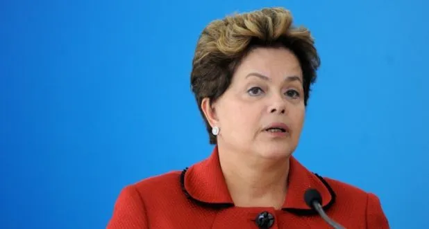 ​Dilma cobra 'empenho' e promete não mexer em direitos trabalhistas