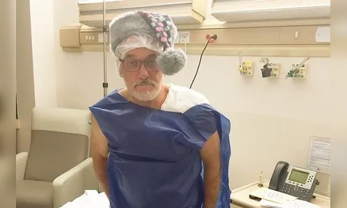 Otávio Mesquita passa por cirurgia: “Pijaminha igual ao que dei para Silvio Santos para dar sorte”