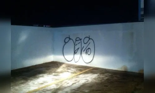 ?Menores são flagrados pichando muro em Mandaguari