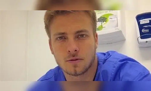 Pediatra gato do SUS é apaixonado por selfies e faz sucesso nas redes sociais