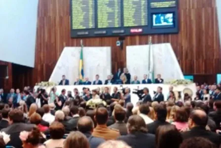 54 deputados tomam posse na Assembleia Legislativa do Paraná - Foto: blog do jornalista Fábio Campana