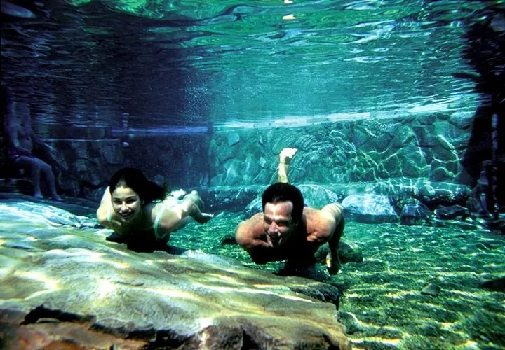 Paraíso de águas cristalinas, Bonito (MS), é um dos atrativos turísticos para quem quer desbravar a vida marinha em aquários naturais