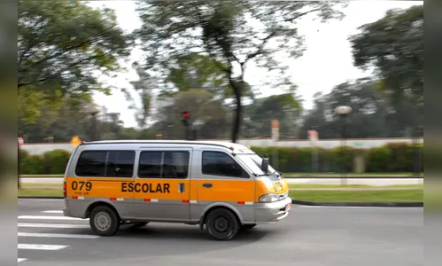 Transporte escolar extra onera cofres dos municípios