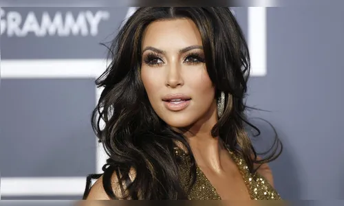 ​Kim Kardashian e Kendall Jenner aparecem nuas em ensaio