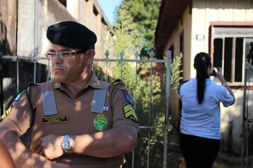  Relações públicas do 10º BPM, sargento Daniel Rodrigo de Souza, e equipes da corporação foram até o local onde corpo foi achado - Foto: Dirceu Lopes 