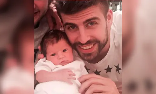 ​Gerard Piqué faz selfie com segundo filho dele com Shakira