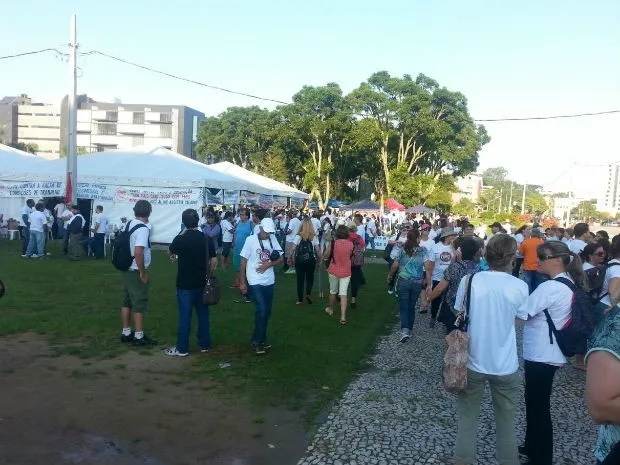 ​Greve de professores e funcionários estaduais entra no 2º dia no Paraná