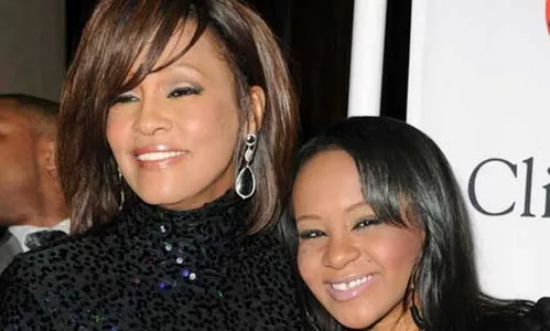 Bobbi Kristina, filha de Whitney Houston, tem falência múltipla de órgãos