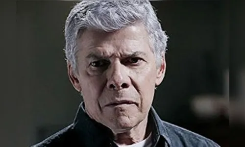 Beatriz pede que Enrico doe sangue para salvar a vida do pai