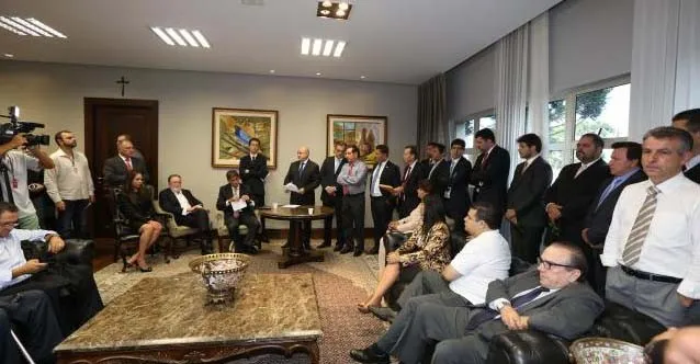 Com a presença de 45 deputados, o presidente da Assembleia Legislativa do Paraná (Alep), deputado Ademar Traiano (PSDB), presidiu sessão realizada na Sala da Presidência da Casa nesta quarta-feira (11) - Foto: Alep