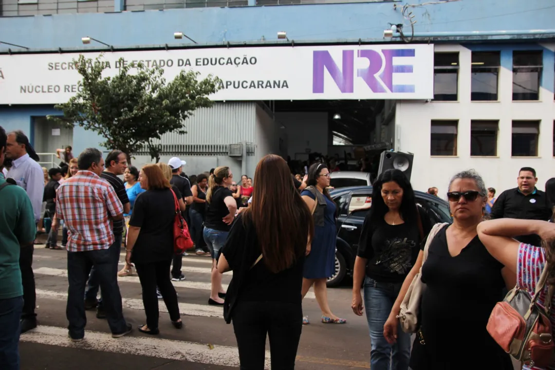 NRE de Apucarana cancela redistribuição de aulas após mobilização da APP e grevistas - Foto: Dirceu Lopes