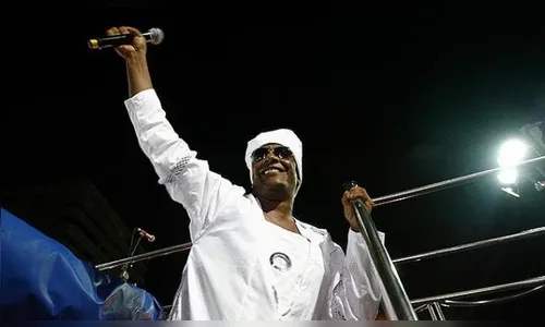 Márcio Victor tem quadro de apendicite e cancela agenda