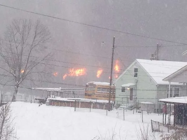 ​Trem de carga descarrila, pega fogo e região é evacuada nos EUA