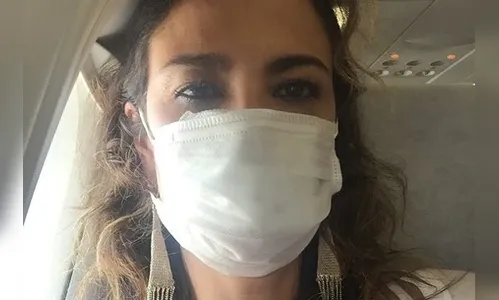 ​Luciana Gimenez coloca máscara cirúrgica e avisa: “Férias!”
