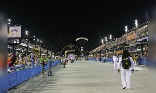Portela quer autorização para repetir paraquedistas no desfile de amanhã