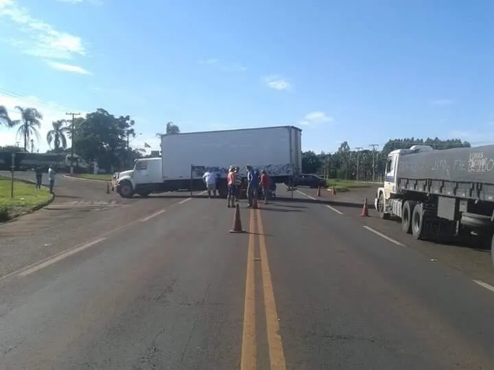 Multa de até R$ 10 mil por hora. Foi este o valor estabelecido pela Justiça Federal para caminhoneiros que obstruírem rodovias - Foto: Luiz Demétrio/TNONLINE
