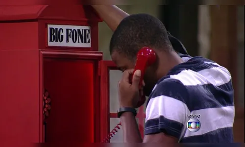 Luan atende ao primeiro Big Fone do BBB15 e está no Paredão